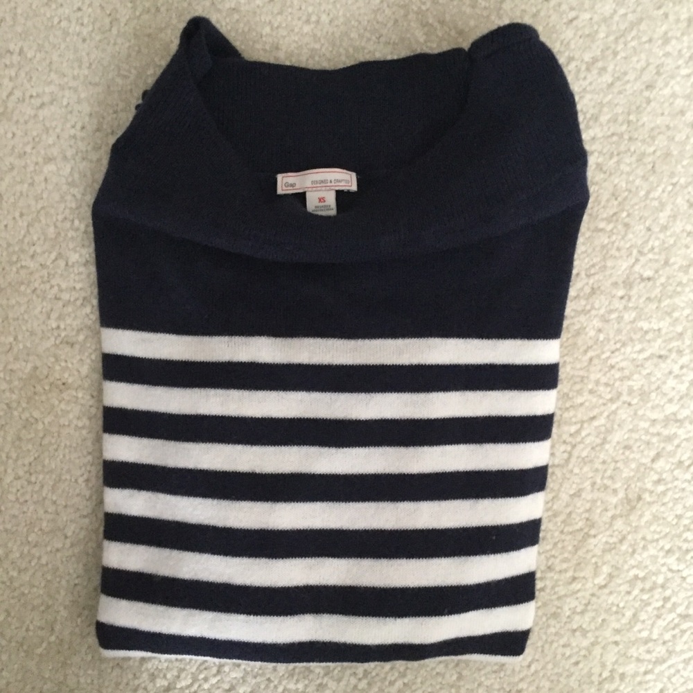XS Gap boat neck sweater- navy and white